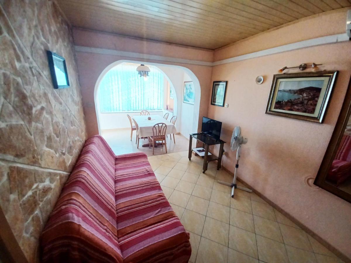 Apartments Carmen Vinisce Bagian luar foto