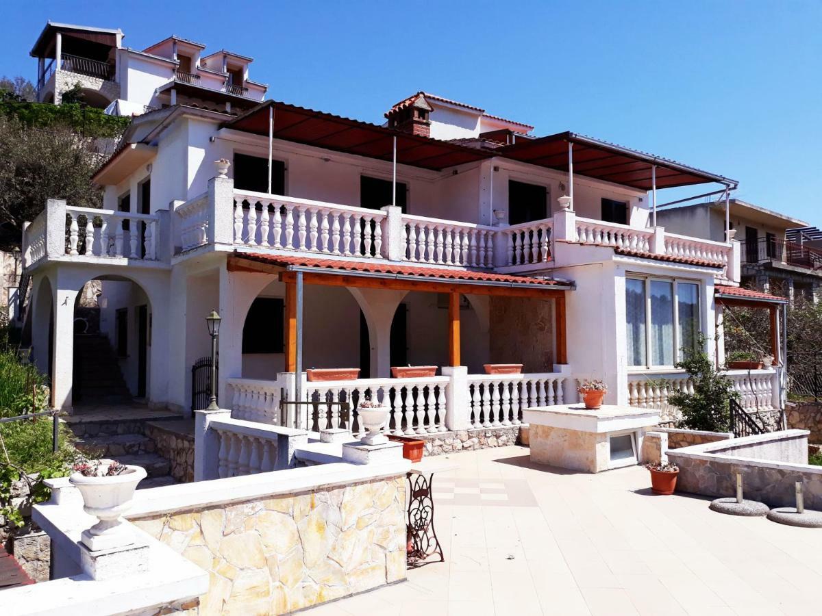 Apartments Carmen Vinisce Bagian luar foto